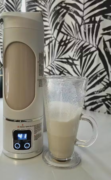 HomeLuxe™ BlendPro Portable Smoothie Maker - HomeLux SA